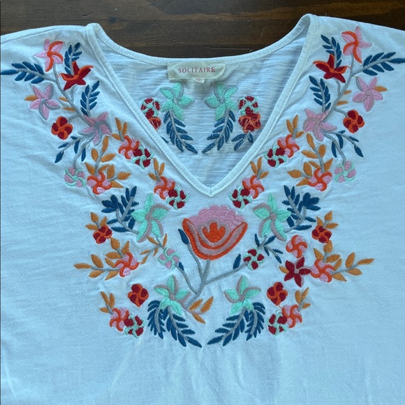 Solitaire Floral Embroidered White Cap Sleeve Boxy V Neck Tee Shirt Sz M - Picture 3 of 13